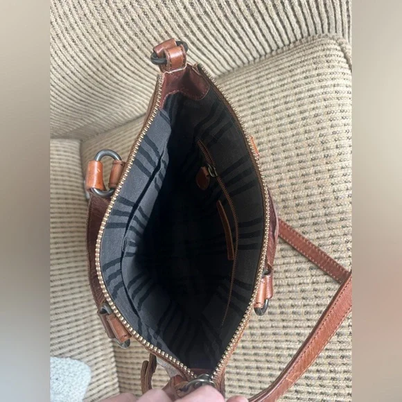 Frye Cognac Leather Crossbody Tote Bag | Vintage Patina - Picture 7 of 8